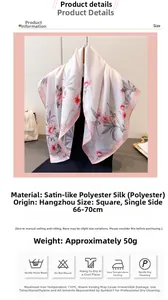 Vue détaillée du foulard carré en satin de soie avec imprimé floral rose et ourlet
