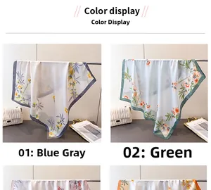 Gros plan de foulards en satin floral lavande et orange avec un fini soyeux élégant