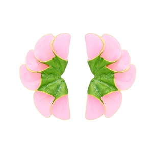 Orecchini a petalo in smalto rosa e verde con bordi dorati dal design moderno