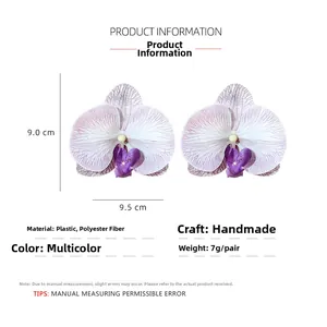 Détail des boucles d'oreilles orchidées violettes avec mesures de 9,0 cm et 9,5 cm