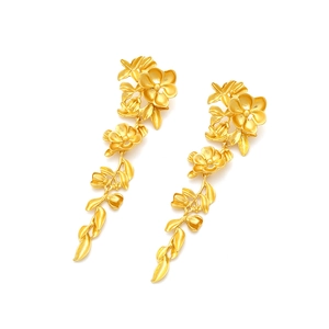 Boucles d'oreilles pendantes fleurs et feuilles dorées avec design floral vintage