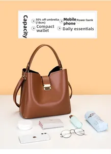 Intérieur spacieux d'un sac cabas en cuir marron montrant sa capacité de rangement utile
