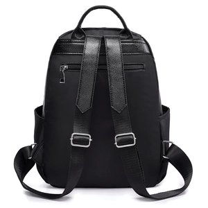 Sac à dos noir en nylon imperméable avec bretelles réglables et poche antivol arrière