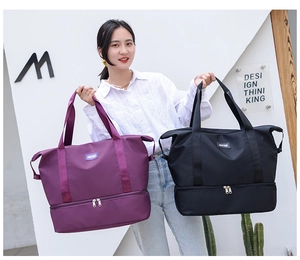 Bolsas de viaje impermeables en morado y negro con separación para ropa húmeda