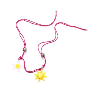 Collier artisanal perlé avec cordon rose et pendentif tournesol jaune pour femmes