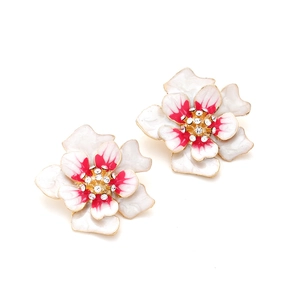 Boucles d'oreilles fleur émail blanc avec dégradé rose et centre en cristal brillant