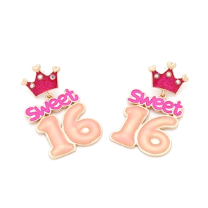 Orecchini a corona Sweet 16 in smalto rosa con cornice dorata e strass brillanti