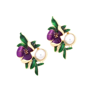 Boucles d'oreilles fleurs en émail élégantes avec perles blanches et métal doré violet