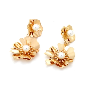 Elegant gold layered flower earrings with white pearl centers in a vintage 3D design