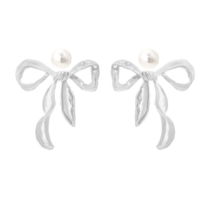 Elegant silver metal bow earrings with round white pearls in a minimalist design