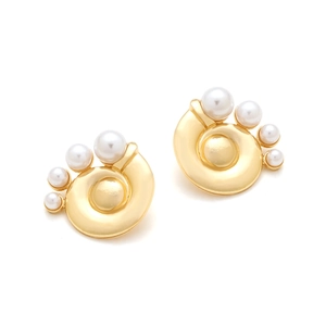 Vintage shell drop earrings with white pearls and gold alloy for a summer beach look