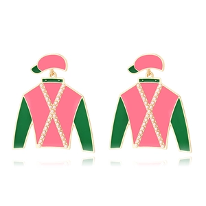 Boucles d'oreilles jockey en émail rose et vert avec perles de haute qualité