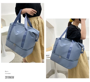 Bolso de viaje azul con compartimento inferior para separación en seco y calzado