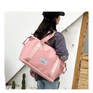 Pink oxford cloth travel bag featuring expandable bottom and wet dry separation compartment