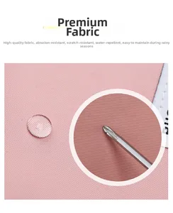 Dettaglio del tessuto in nylon rosa impermeabile e antigraffio del borsone sportivo