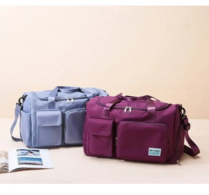 Grandi borse da palestra in nylon con doppi manici e design funzionale a più tasche