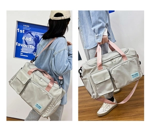 Dettaglio della borsa fitness grande in nylon impermeabile con tasche portaoggetti