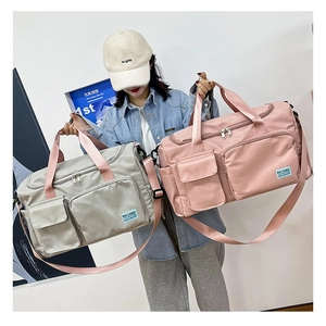 Borsoni sportivi in nylon impermeabile grigio e rosa con tasche multiple e tracolla regolabile