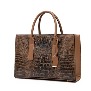 Sac à main marron pour femme avec gaufrage crocodile et grande capacité avec détails ronds