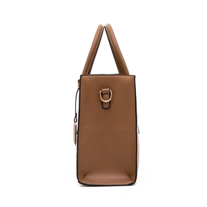 Sac fourre-tout marron à motif crocodile avec grande capacité et design latéral élégant