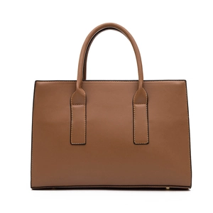 Grand sac cabas marron caramel à motif crocodile avec poignées et détails dorés