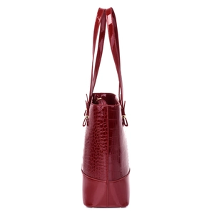 Sac cabas bordeaux en cuir de crocodile verni avec de longues bretelles élégantes