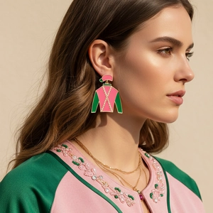 Boucles D'Oreilles Pendantes Veste Chapeau De Jockey Alliage Émaillé Avec Künstliche Perles D'Imitation Et Tige En Acier Inoxydable
