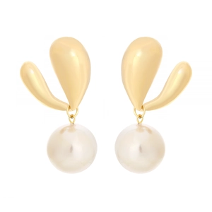 Detail of irregular gold leaf-shaped earrings featuring elegant white round pearls