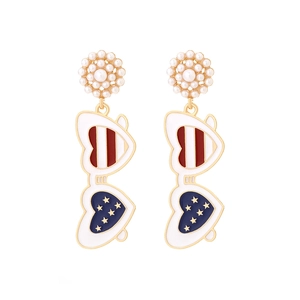 Creative American flag heart glasses earrings with pearls and colorful enamel finish