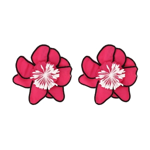 Boucles d'oreilles bohèmes exagérées en tissu faites main rouge rose et noir vibrant