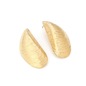 Boucles d'oreilles minimalistes en alliage doré avec texture ondulée et forme de coquille
