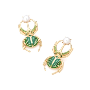 Boucles d'oreilles scarabée dorées avec émail vert, cristaux et perles chic