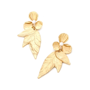Vintage gold matte fan leaf earrings with elegant central pearl in a nature-inspired design