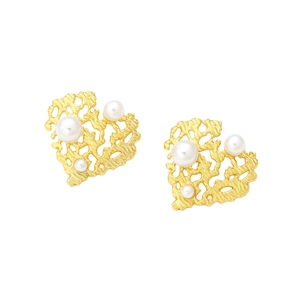 Vintage gold hollow heart earrings with baroque pearls and textured metallic finish