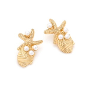 Boucles d'oreilles dorées avec étoile de mer, coquillage et perles pour plage d'été