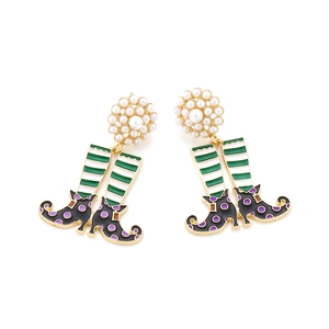 Boucles d'oreilles bottes de sorcière Halloween avec perles et motifs rayés verts