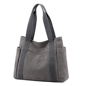 Grande borsa tote in tela grigio scuro con tasche laterali e fibbia in metallo alla moda