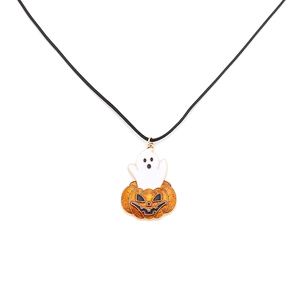 Collier rétro fantôme dans citrouille d'Halloween avec paillettes oranges et cordon noir