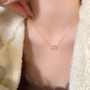Collier avec pendentif nœud en acier titane et zircons brillants pour femme