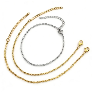Détail de bracelets chaîne en acier inoxydable 304 avec fermoirs en or et argent