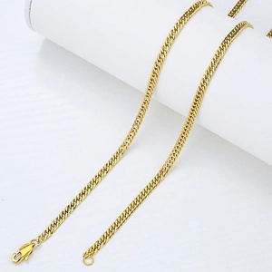 Collier à mailles cubaines en acier inoxydable doré poli avec fermoir mousqueton