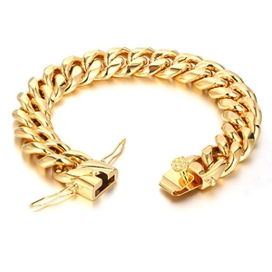 Detail eines polierten goldenen Panzerarmbandes mit sicherem Kastenverschluss
