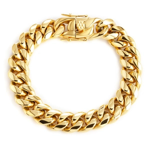 Makroansicht der goldenen Panzerkette mit Hochglanzfinish und sicherem Karabinerverschluss
