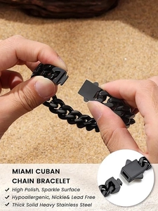 Détail du bracelet gourmette Miami noir en acier inoxydable montrant le fermoir sécurisé
