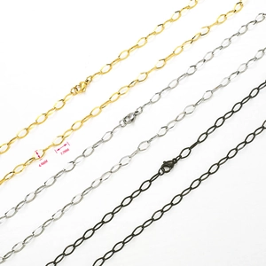 Detail of stainless steel rhombic link chain showing 4.4mm by 7.7mm size measurements