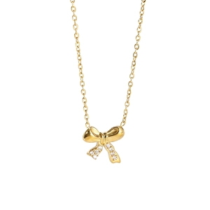 Collier avec pendentif nœud doré et oxydes de zirconium sur une chaîne délicate