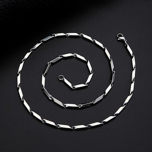Macro della collana a catena a cilindro in acciaio inossidabile argento con moschettone