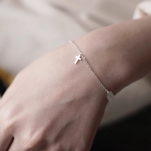Bracelet infini élégant en acier inoxydable 304 avec pendentifs croix et hexagone