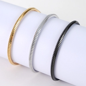 Ensemble de trois bracelets chaîne serpent en acier inoxydable doré, argenté et noir élégant