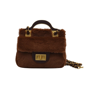 Sac à main en peluche marron avec fermoir doré rétro et bandoulière chaîne pour l'hiver